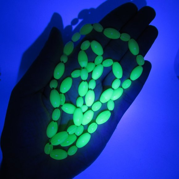 Uranium Glass bead Necklace - Picture 3 of 11